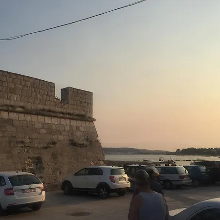 شقة Apartman Gran Terraza Kaštela
